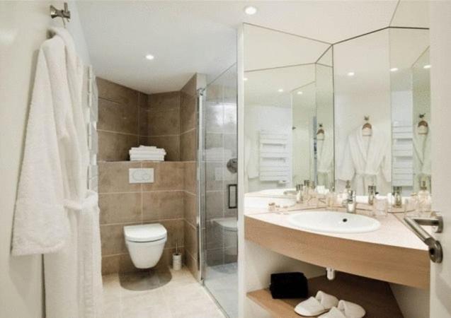 Les Arbres Rouges Bed & Breakfast Sucé Rom bilde